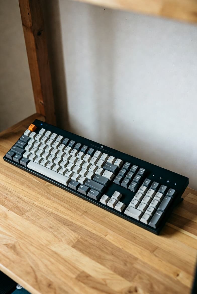 PinPilot landing — vertical pin preview 1